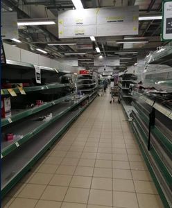 Rosyjska rzeczywistość w dobie sankcji. Ziejące pustkami półki supermarketów