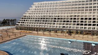 Szturm na nowy hotel nad Bałtykiem. Gołębiewski wydał komunikat