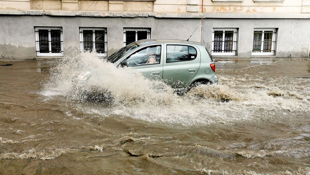 Pogoda. Silne burze w całym kraju. Niemal tysiąc interwencji strażaków