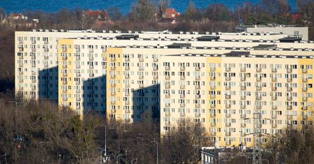 Ciało mężczyzny pod wiatą śmietnikową w Gdańsku