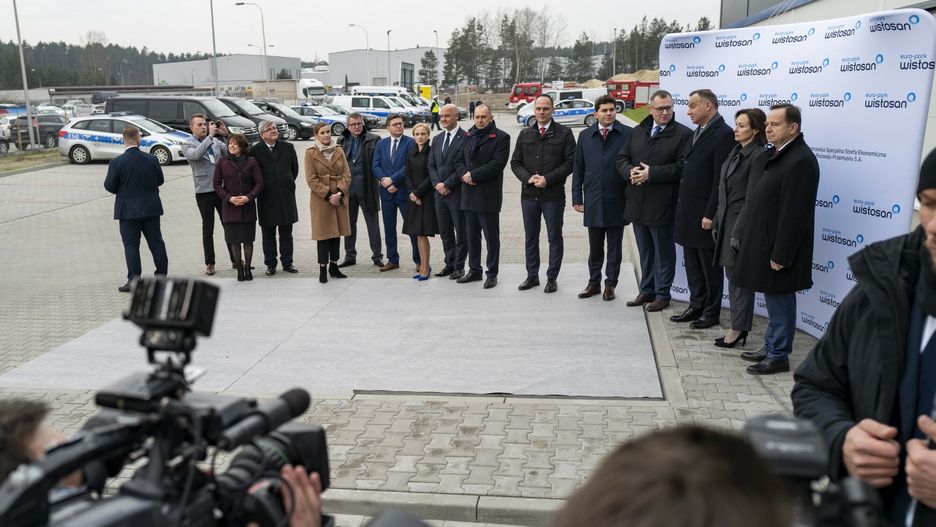 Andrzej Duda na uroczystości otwarcia nowej hali produkcyjno-magazynowej Agencji Rozwoju Przemysłu S.A. w Stalowej Woli