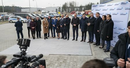 Rządowa fabryka miała produkować miliony maseczek miesięcznie. Nie uszyto ani jednej