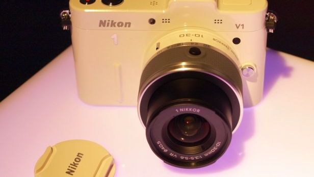 Nikon 1 wchodzi do sprzedaży - znamy ceny 1