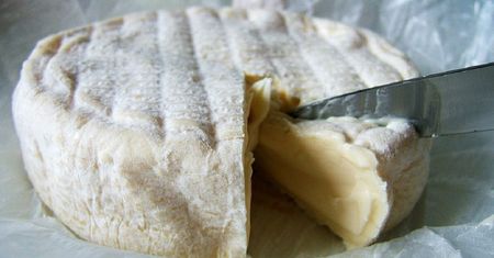 Przepis na danie z grilla. Camembert będzie wyjątkowym dodatkiem