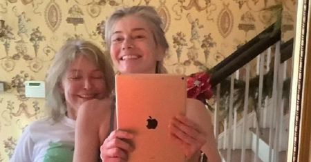 Paulina Porizkova pochwaliła się zdjęciem brzucha... mamy. Widać, po kim odziedziczyła figurę