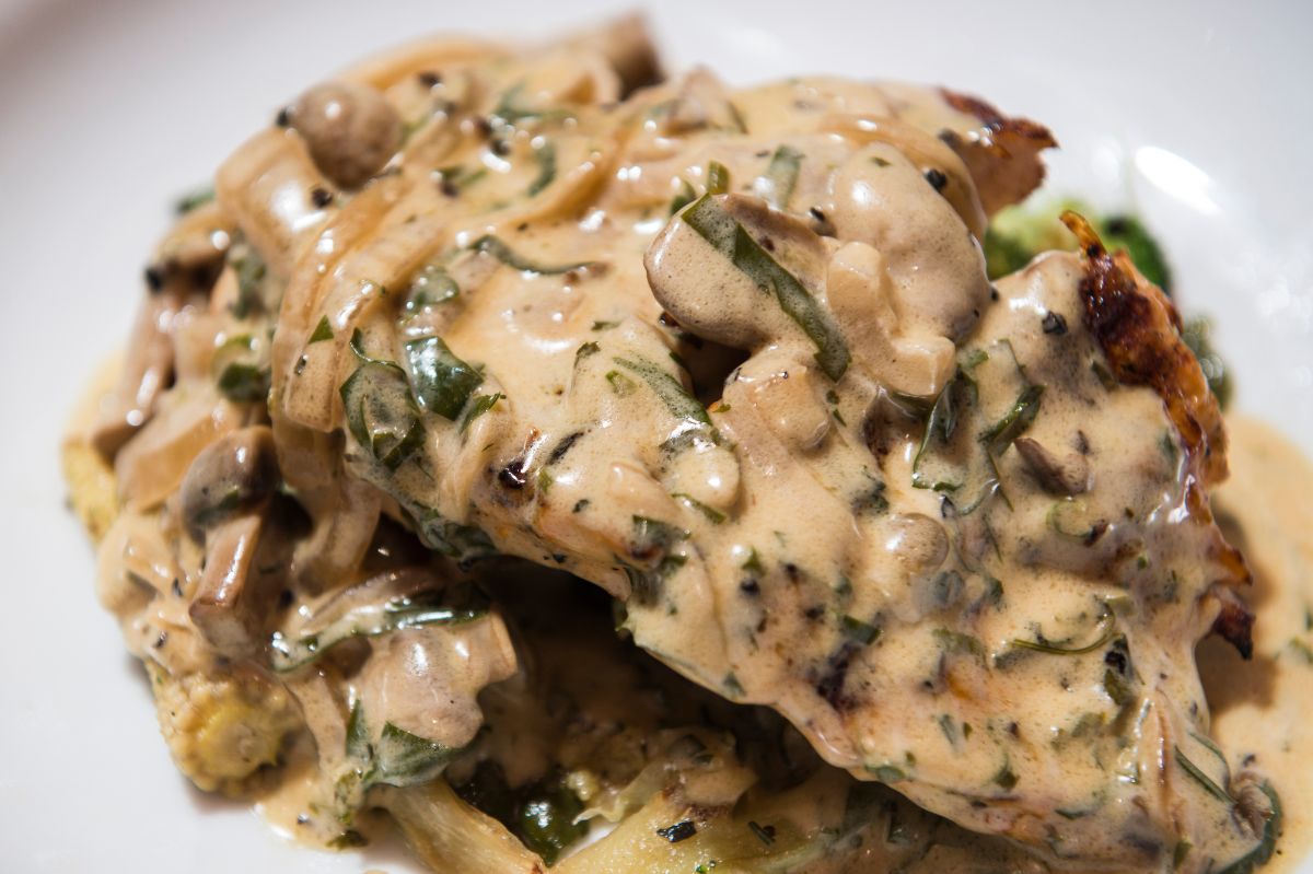 Dairy-free alternatives for a rich, creamy mushroom sauce