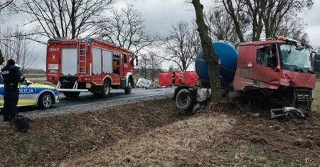Zderzenie czołowe cysterny z samochodem osobowym. Jedna osoba nie żyje