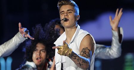 Bieber stanie przed sądem?! Za OPLUCIE I ZAATAKOWANIE SĄSIADA!