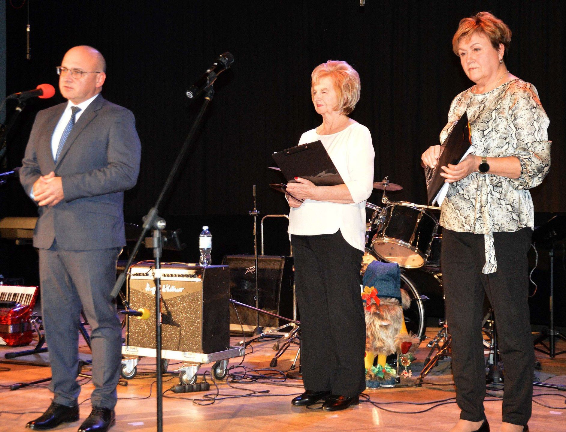 Dzień Seniora w Suchedniowa obfitował w występy artystyczne, impreza połączyła trzy pokolenia.