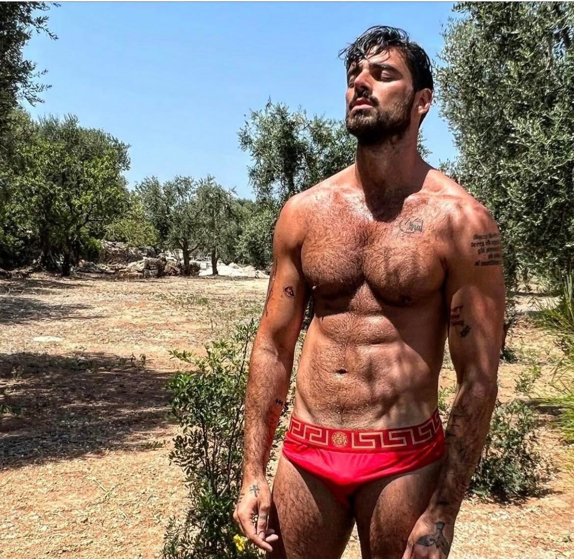 Do sieci trafiło nagranie, jak Khloe Kardashian i Michele Morrone FLIRTUJĄ na after party po pokazie D&G
