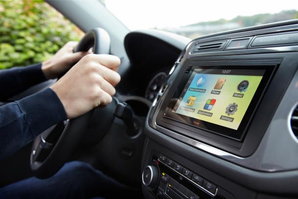Trzy zestawy głośnomówiące Parrot z Androidem 1