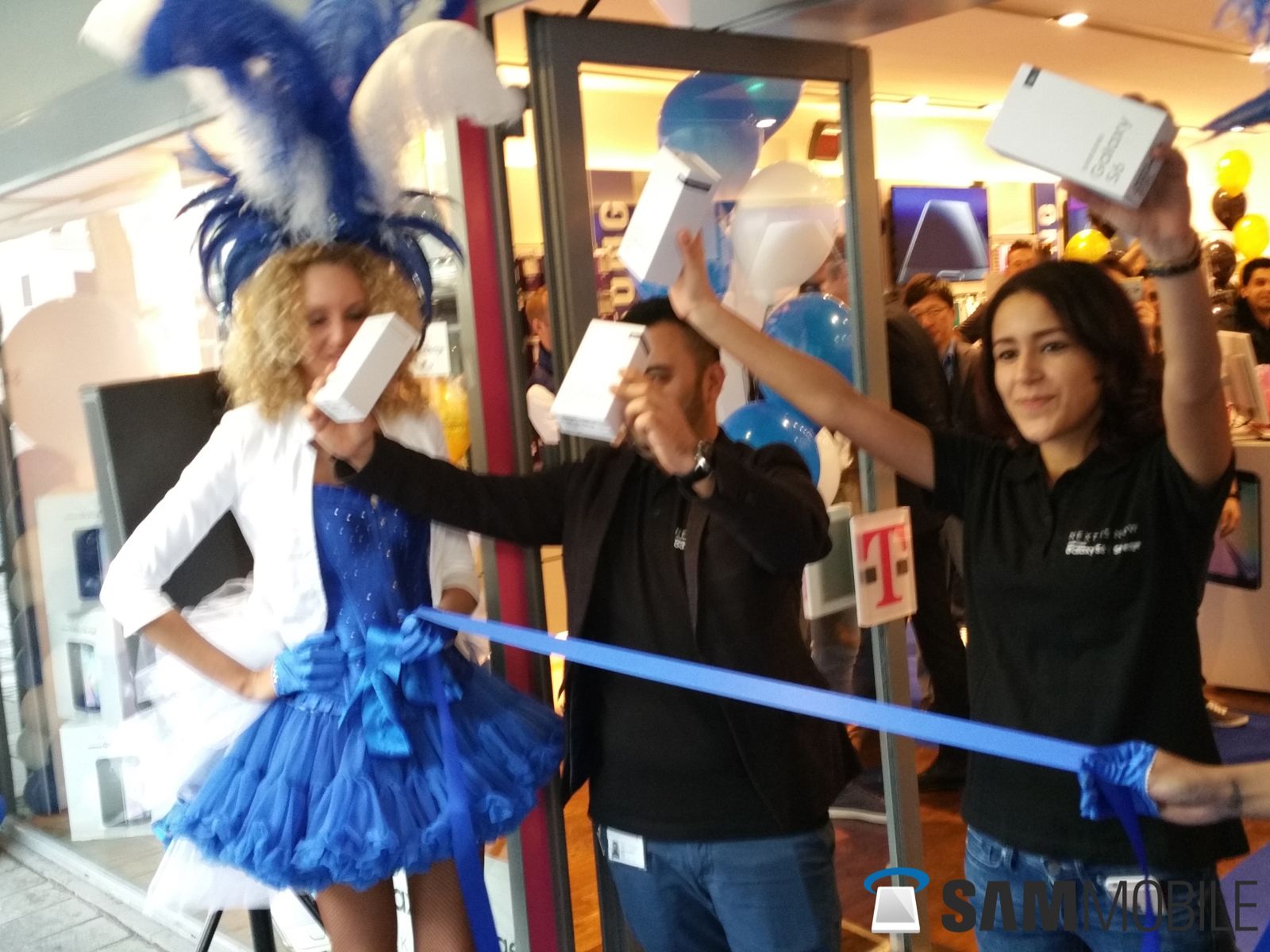 Ruszyła sprzedaż Galaxy S6 i S6 edge, a pod sklepami ustawiają się kolejki. Brzmi znajomo? 8