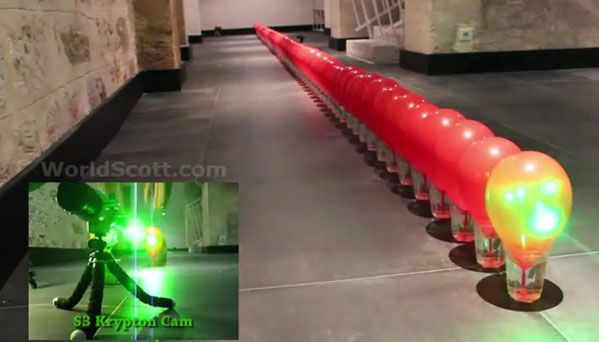 Potęga domowego lasera i rekordowe niszczenie balonów [wideo]