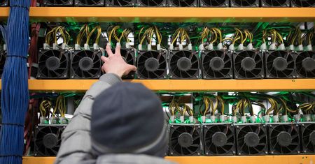Blackout dla kopalni kryptowalut - rząd odcina górników od prądu