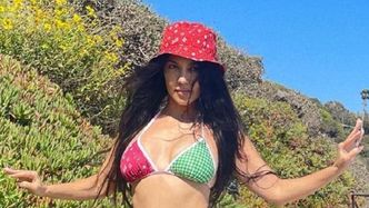 Kourtney Kardashian świeci pośladkami BEZ RETUSZU! "Miło jest zobaczyć celebrytkę z CELLULITEM" (FOTO)