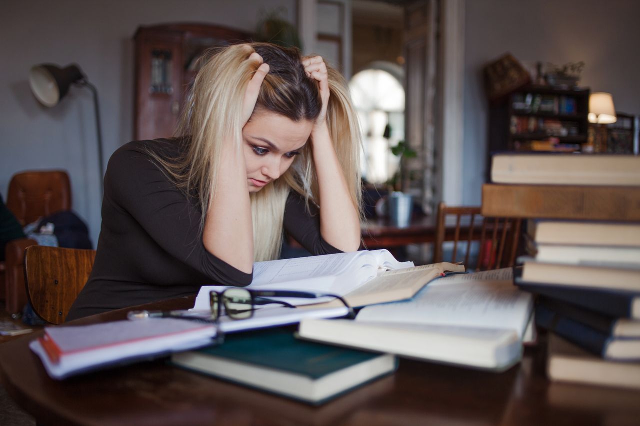 Poznań: Studenci rezygnują ze studiów? Uczelnia z milionami na walkę z trendem