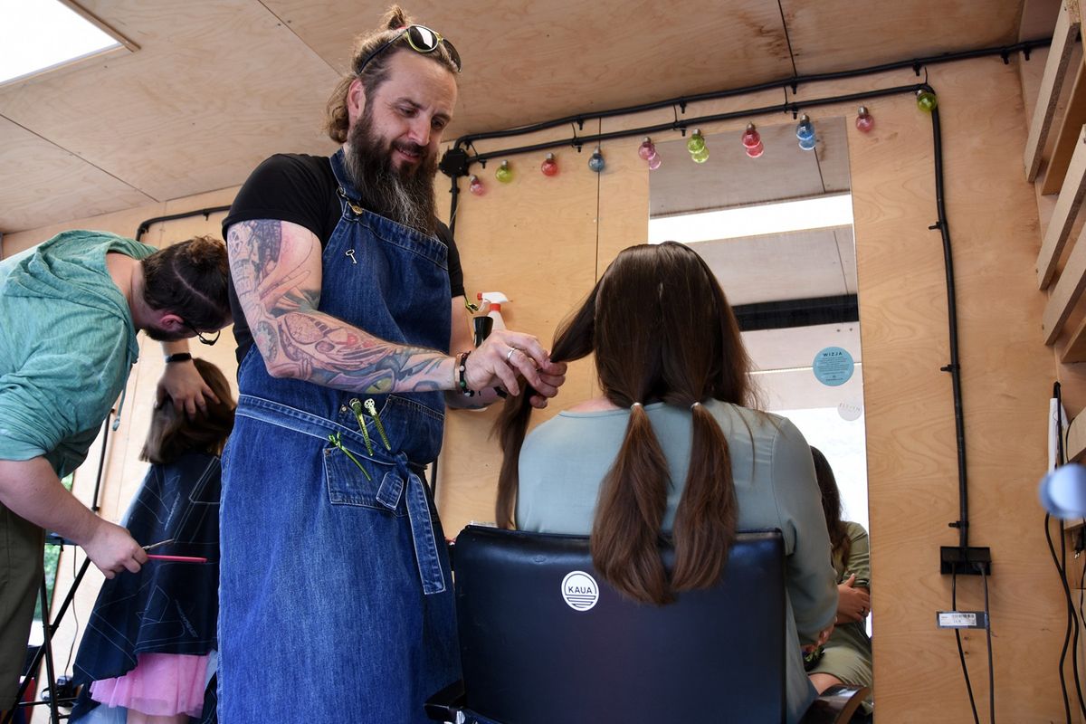 Śląskie. Podczas finału akcji w Bytomiu można było ściąć włosy w… hair trucku.