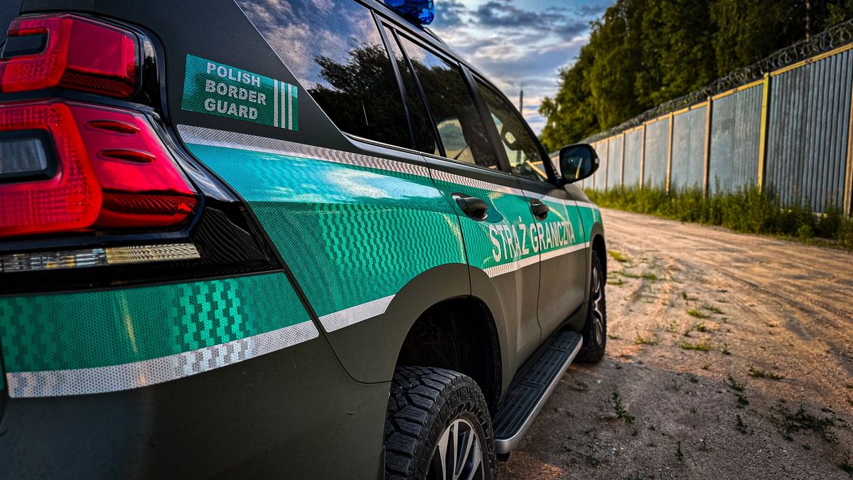 Strażnicy zastali samochód bez kierowcy, ale z pasażerami