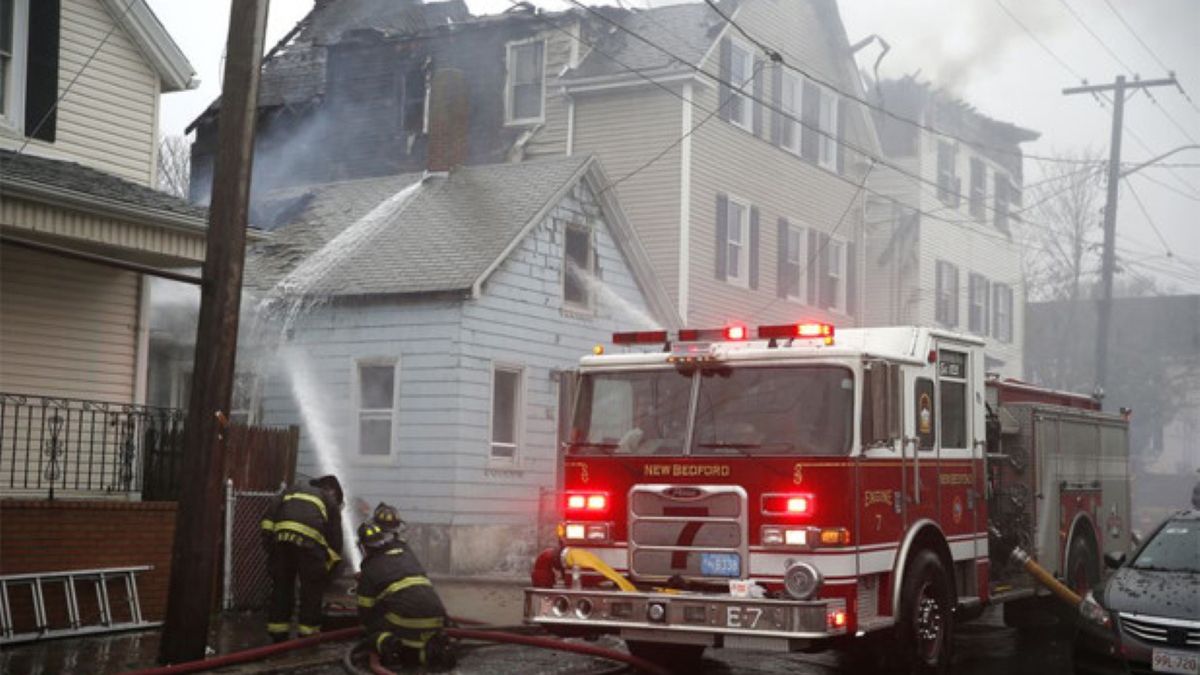 Ogień zajął aż trzy budynki 