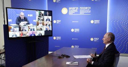 Putin chce pomóc w rozwiązaniu kryzysu migracyjnego, ale oskarża Europę