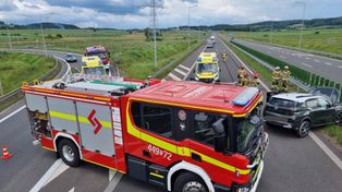 Nocny wypadek na autostradzie A1 w Kruszowie. Kierowca ranny
