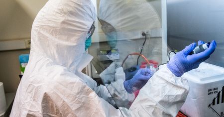 Koronawirus. Polak wziął udział w testach leku na COVID-19. "Czuję się bardzo dobrze"