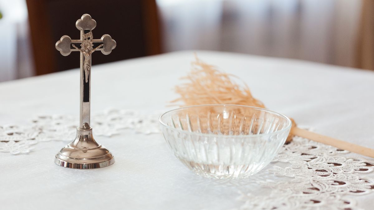 Krzyż i kropidło. 