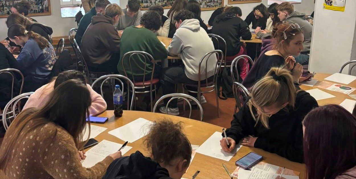 Sandomierz: Maraton Pisania Listów w Collegium Gostomianum