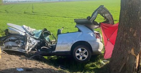Tragiczny wypadek w Przasnyszu. Auto zjechało z drogi, nie żyją dwie osoby