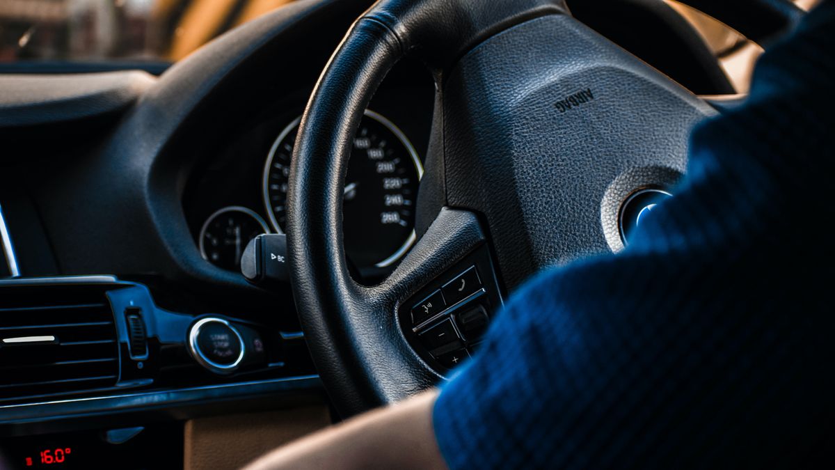 Auta z kierownicą po prawej stronie są dwa razy bardziej narażone na stłuczki i wypadki.