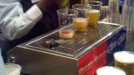 Piwo nalewane przez dno kubka - magia czy nauka? [wideo] 1