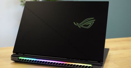 Z tym laptopem dla graczy nie ma żartów! ASUS ROG Strix SCAR 18 to sprzęt na wypasie!