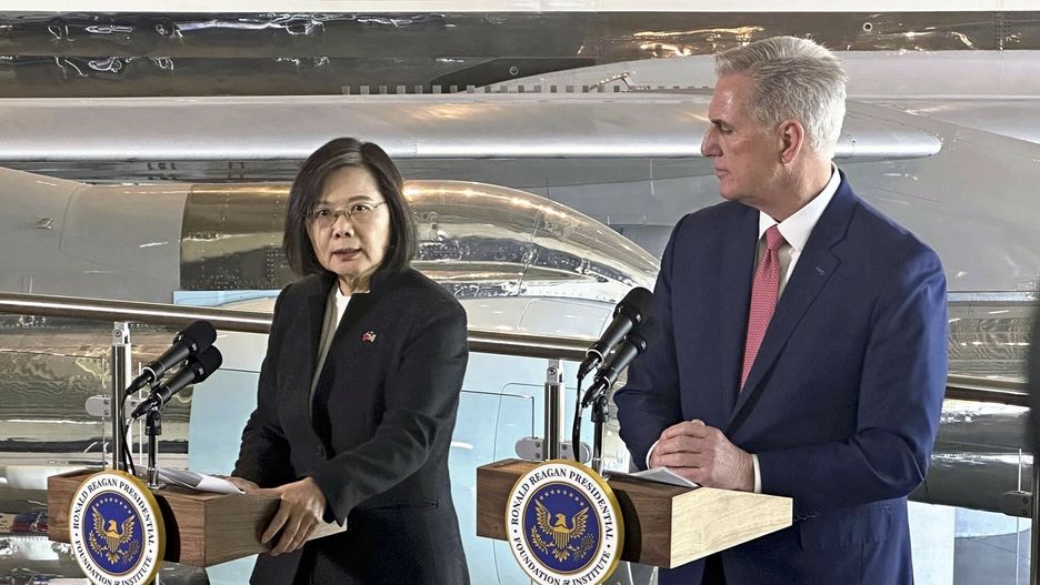 Tajwańska prezydentka Tsai Ing-wen i Kevin McCarthy, przewodniczący Izby Reprezentantów USA