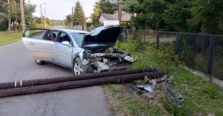 Ciężarna uderzyła w słup. Była kompletnie pijana, wiozła dwulatkę