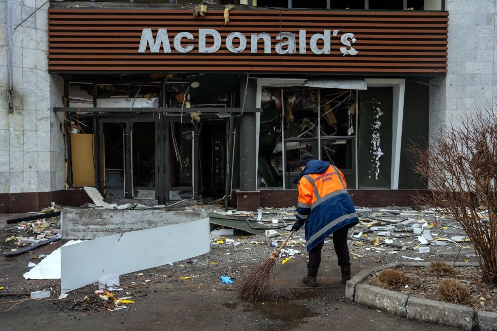 Nalot na Kijów i zniszczenia w McDonald's. Zdjęcie z 18 stycznia 2025 r.