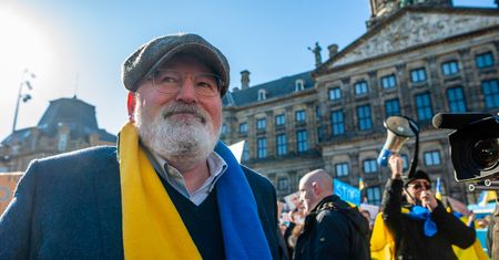 Timmermans: Europa sobie poradzi, jeśli Rosja zakręci kurek z gazem