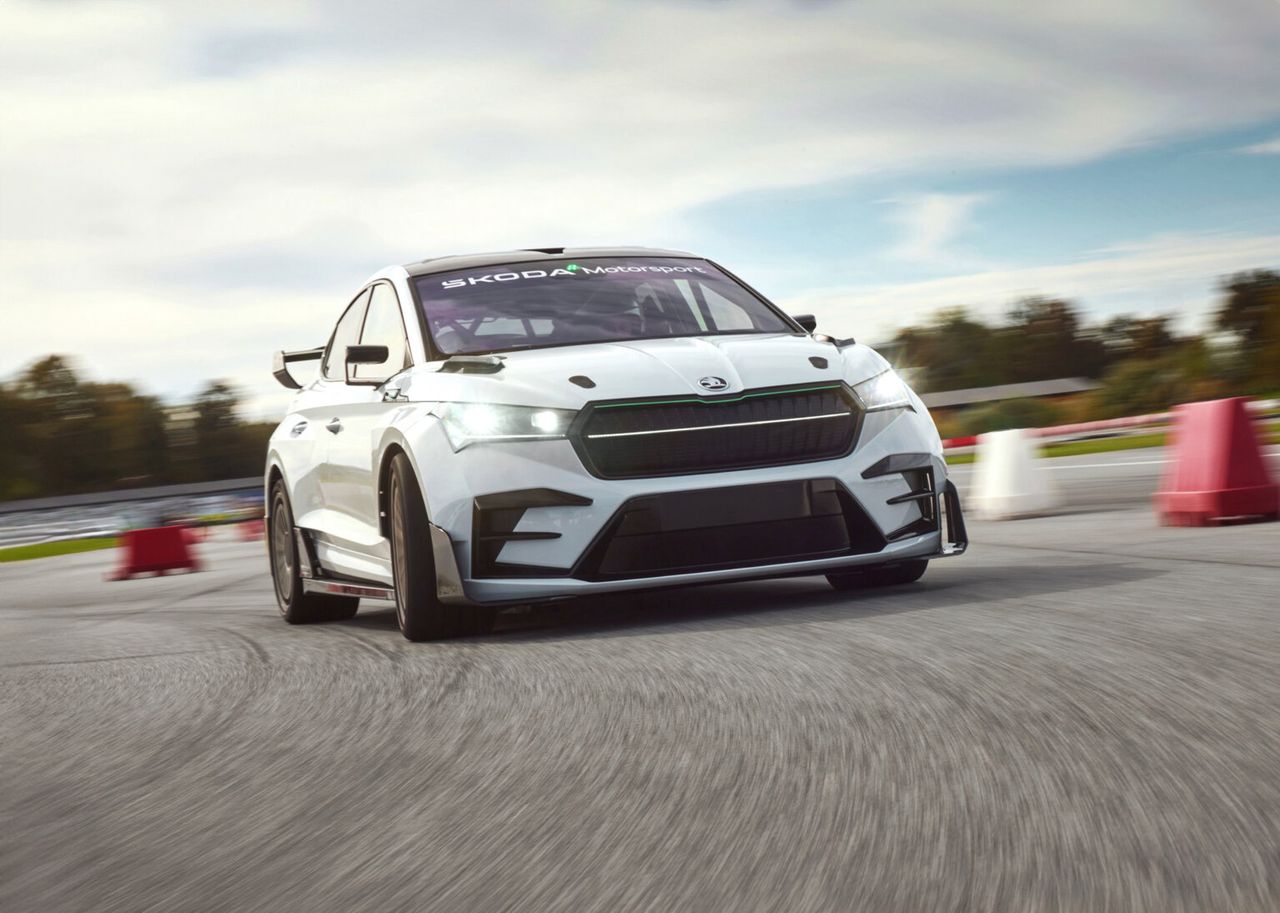 Škoda Enyaq RS Race korzysta z biokompozytów. To jak carbon, tylko z lnu