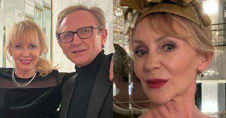 Beata Ścibakówna zaskoczyła kreacją w Teatrze Narodowym. Fotografowała się z innymi gośćmi w PRZEŚWITUJĄCEJ SUKIENCE (FOTO)
