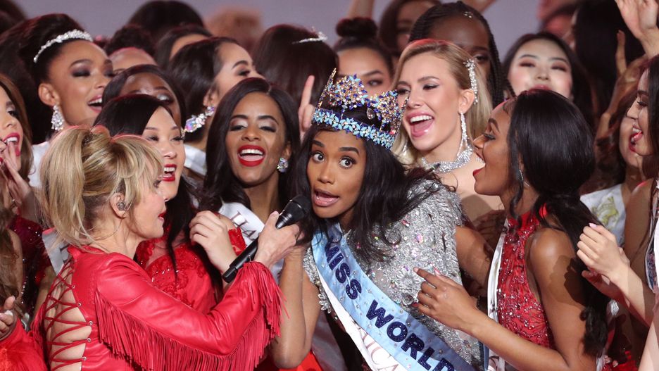 Toni-Ann, Miss Jamajki, która w 2019 roku zdobyła tytuł Miss Worldni-Ann, and the other contestants take part in Lulu's last song at the end of the 69th Miss World annual final at the ExCel London. (Photo by Yui Mok/PA Images via Getty Images)
