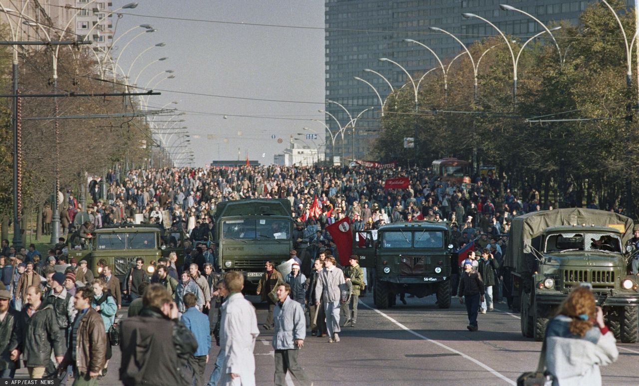 3 października 1993 r., marsz przeciwników Borysa Jelcyna niedaleko budynku parlamentu Rosji