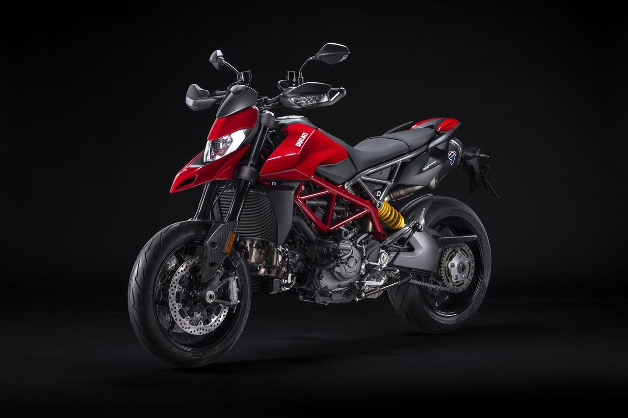Ducati poprawia styl i praktyczność modelu Hypermotard 950 zestawem dodatków