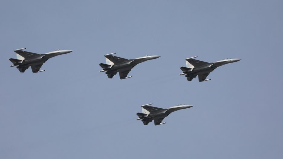 arch29(180208) -- BEIJING, Feb. 7, 2018 (Xinhua) -- File photo shows Su-35 fighter jets are on a training. China has recently sent Su-35 fighter jets for a joint combat patrol mission in the South China Sea area, according to the People's Liberation Army (PLA) air force on Feb. 7, 2018.  (Xinhua) Xinhua News AgencyXinhua Xinhua