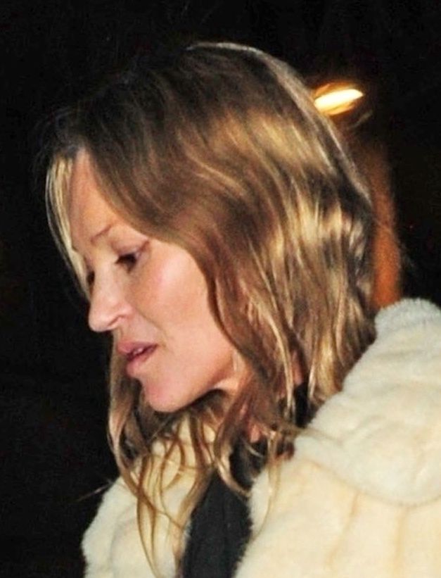 Kate Moss i Claudia Schiffer balangują w Paryżu