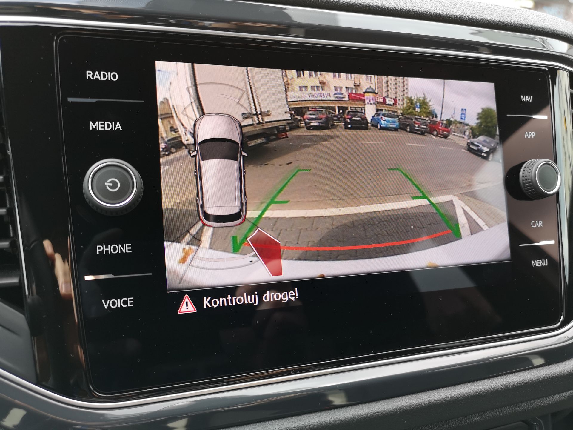 Volkswagen T-Roc: System audio Beats i asystent wyjazdu z miejsca parkingowego 12