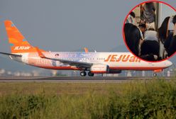 Pasażer próbował otworzyć drzwi podczas lotu Jeju Airlines. Są wyniki badań