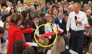 Tusk dostał czerwoną teczkę. Oto co w niej było