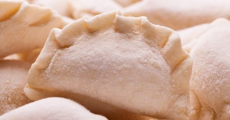 Często mrożę pierogi. Dzięki prostemu trikowi smakują jak świeże