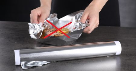Tych produktów nie owijaj folią aluminiową. Możesz sobie poważnie zaszkodzić