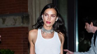 Irina Shayk odsłoniła bieliznę na wyścigu F1. Fani nie są zachwyceni stylizacją: "Co to ma być?!" (ZDJĘCIA)