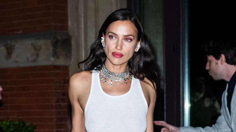 Irina Shayk odsłoniła bieliznę na wyścigu F1. Fani nie są zachwyceni stylizacją: "Co to ma być?!" (ZDJĘCIA)